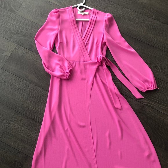 Elegant DVF Dress - Picture 2 of 4